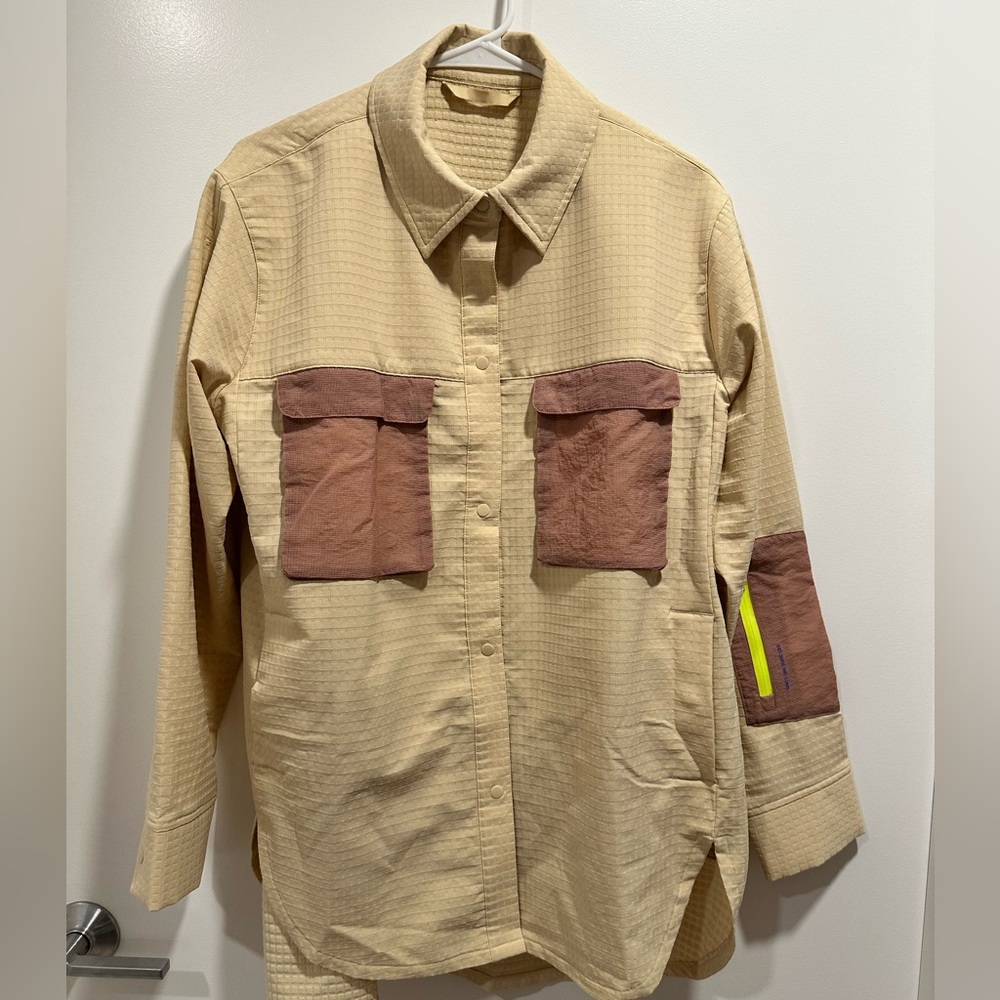 Lululemon hiking over shirt button up